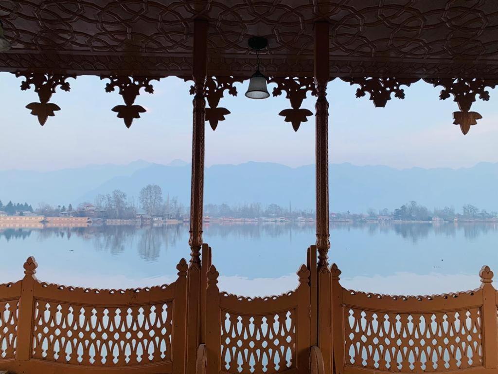 Hotel Yadgaar Houseboats Srīnagar Zewnętrze zdjęcie