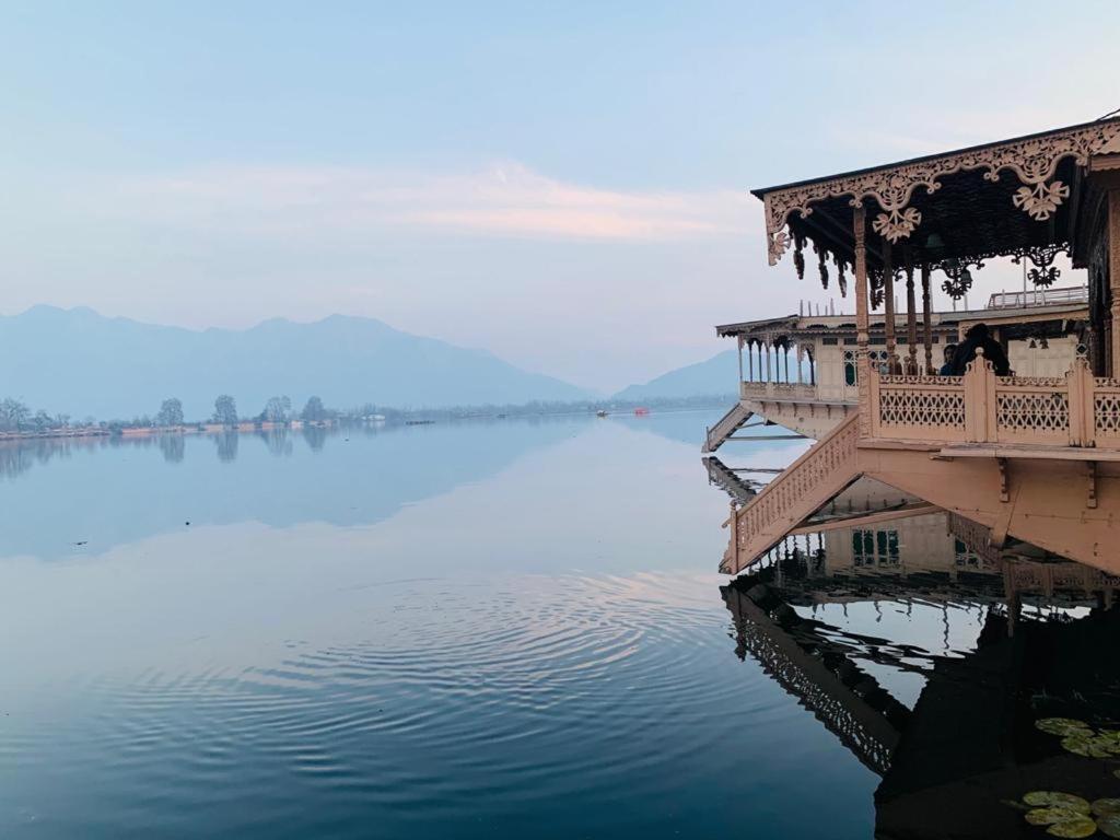 Hotel Yadgaar Houseboats Srīnagar Zewnętrze zdjęcie