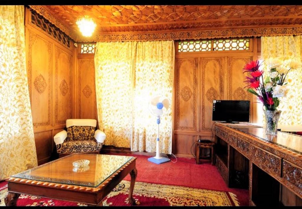 Hotel Yadgaar Houseboats Srīnagar Zewnętrze zdjęcie