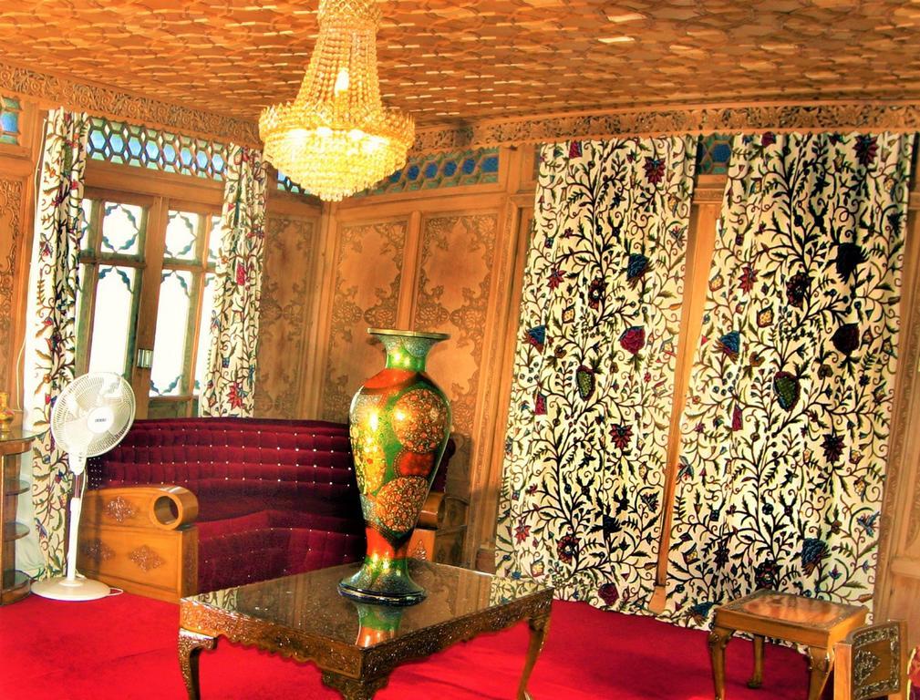 Hotel Yadgaar Houseboats Srīnagar Zewnętrze zdjęcie
