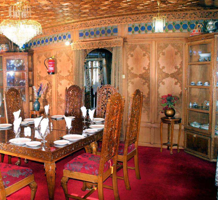 Hotel Yadgaar Houseboats Srīnagar Zewnętrze zdjęcie