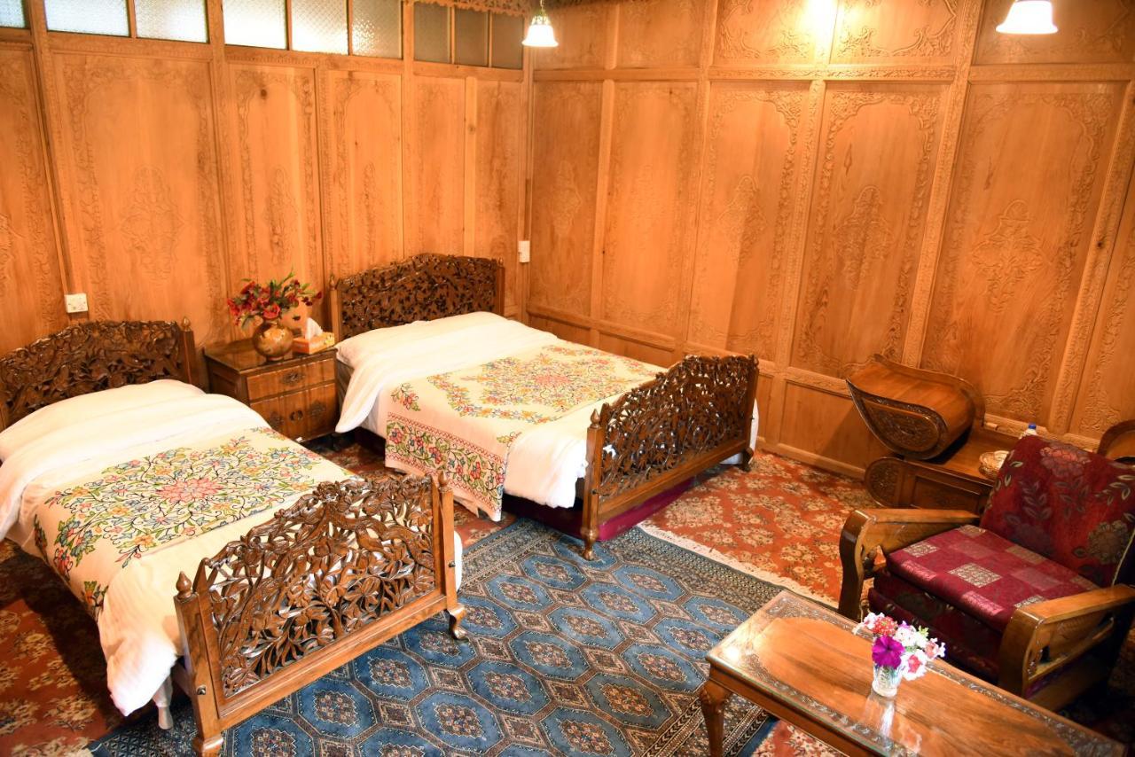 Hotel Yadgaar Houseboats Srīnagar Zewnętrze zdjęcie