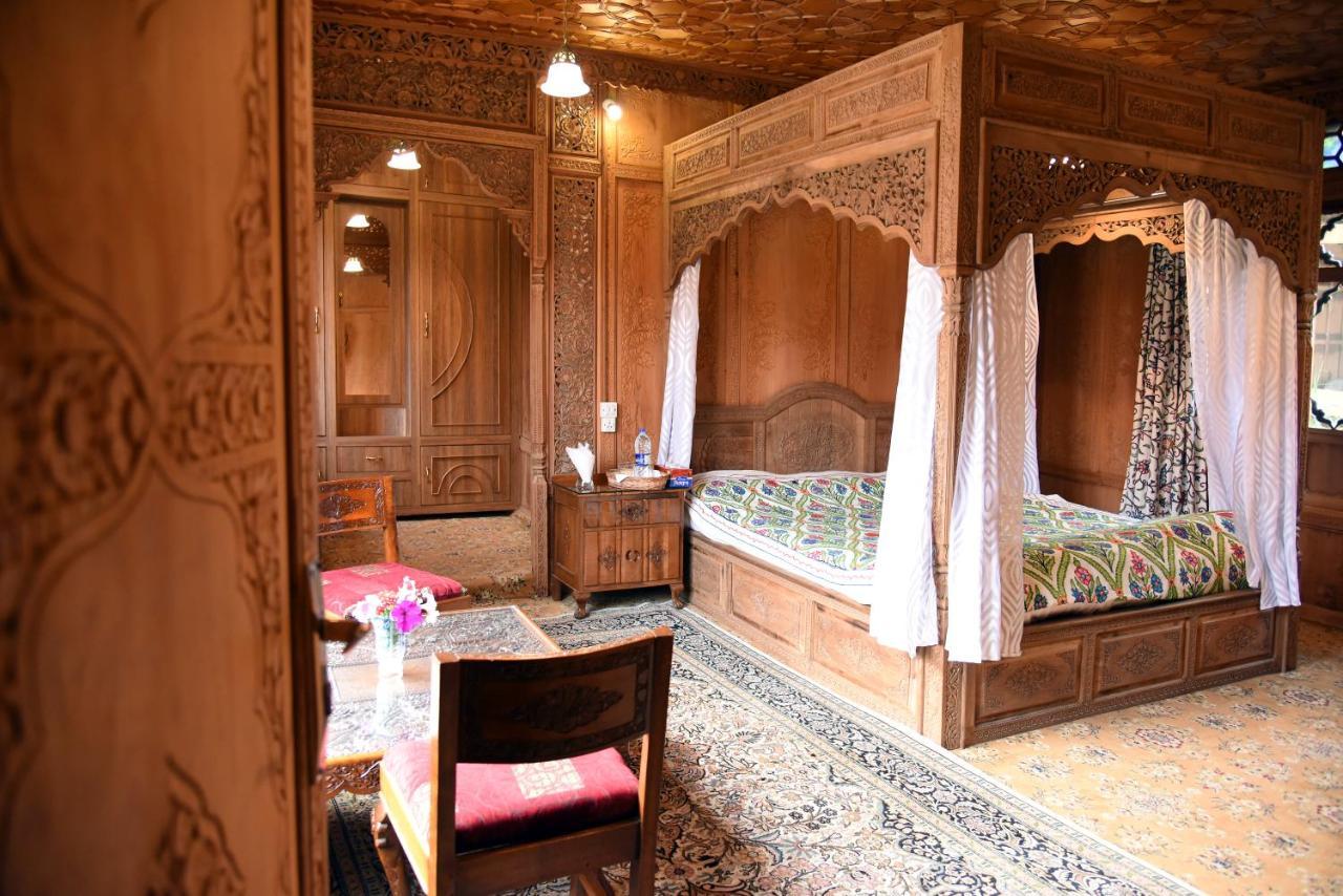 Hotel Yadgaar Houseboats Srīnagar Zewnętrze zdjęcie
