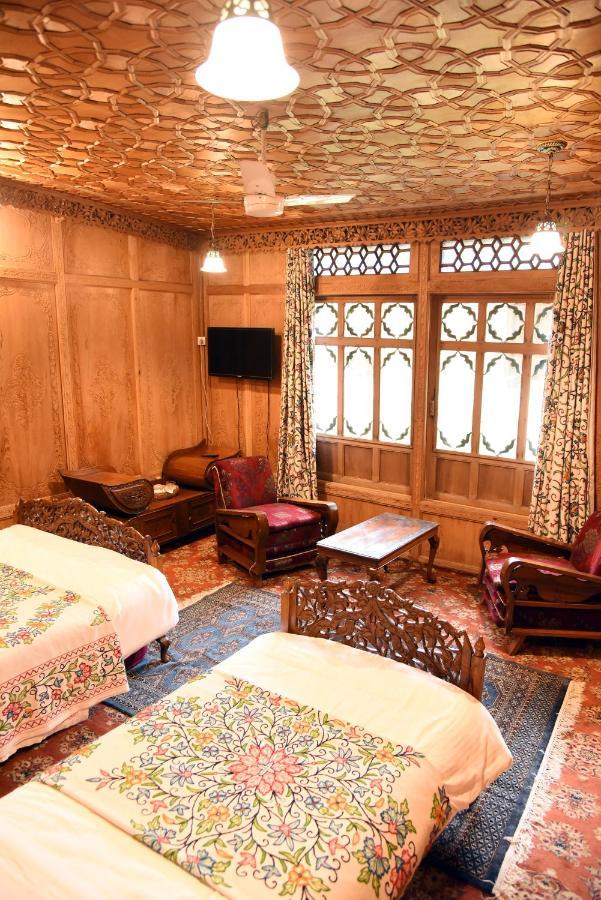 Hotel Yadgaar Houseboats Srīnagar Zewnętrze zdjęcie