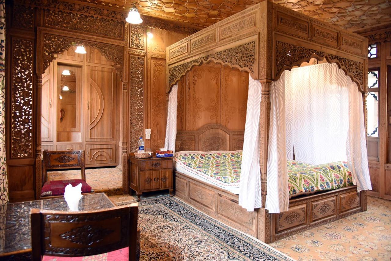 Hotel Yadgaar Houseboats Srīnagar Zewnętrze zdjęcie