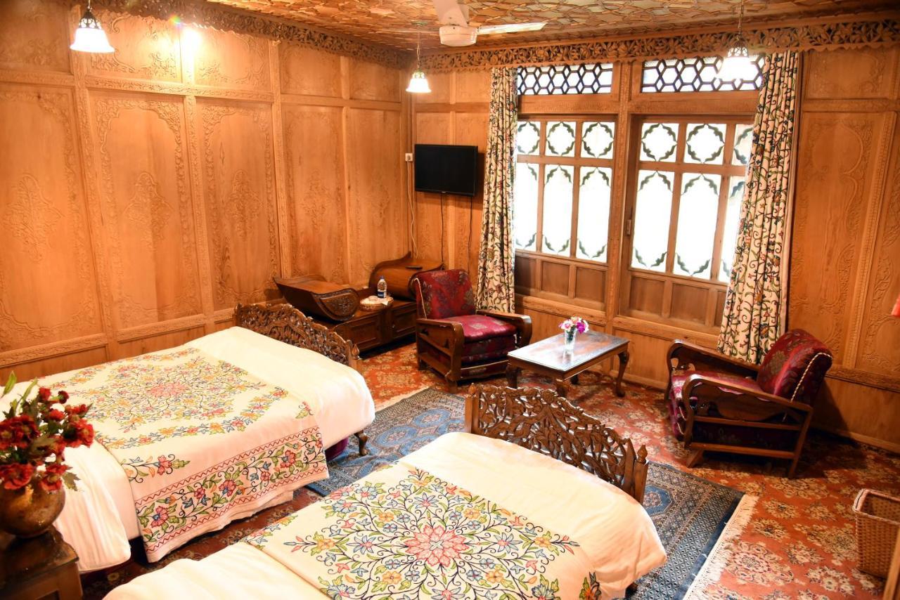 Hotel Yadgaar Houseboats Srīnagar Zewnętrze zdjęcie