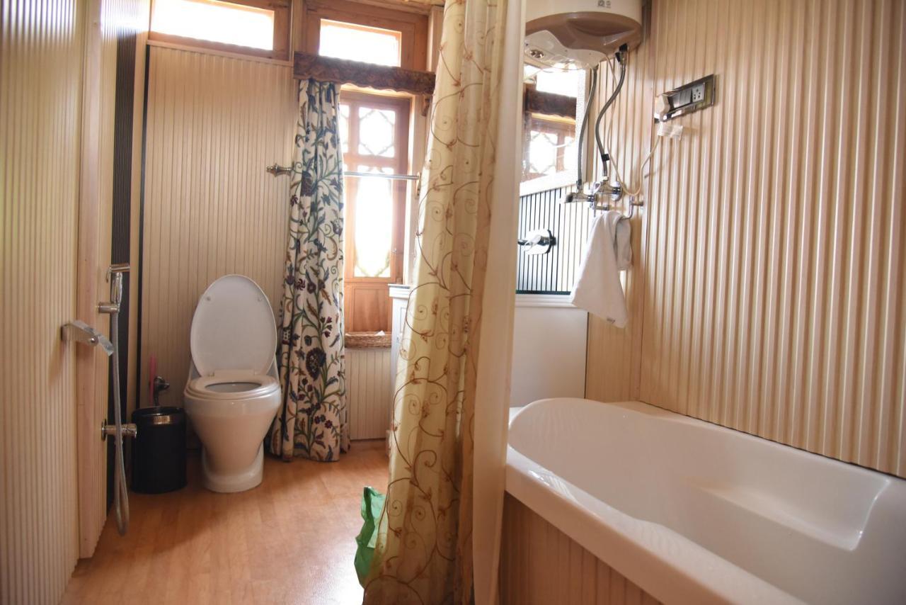 Hotel Yadgaar Houseboats Srīnagar Zewnętrze zdjęcie