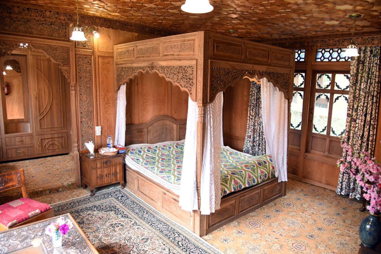 Hotel Yadgaar Houseboats Srīnagar Zewnętrze zdjęcie